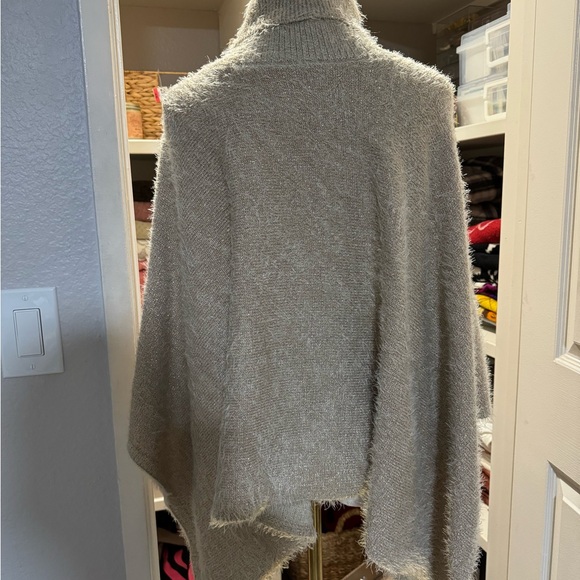 Cream and gold sparkly turtleneck poncho with open sleeves. OS ~Super Cute - Picture 3 of 3